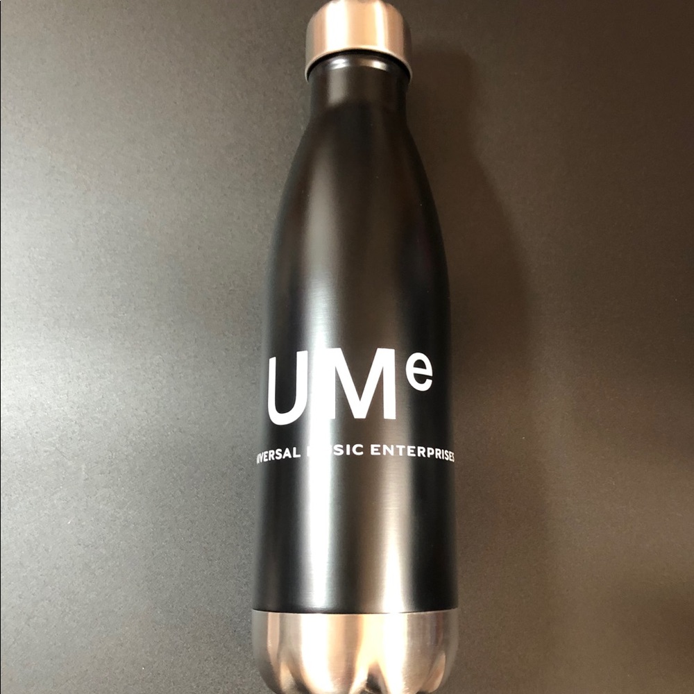 NWT Universal Music Entertanment Logo hydro Bottle